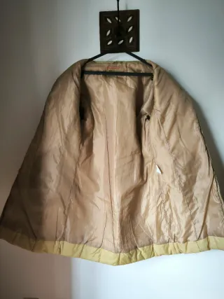 Casaco amarelo acolchoado