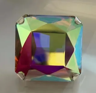 Anillo grande de cristal plateado