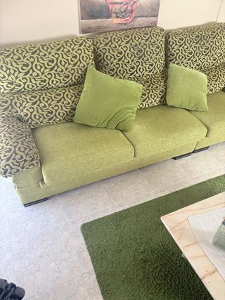 Sofá 4 plazas, color verde, de tela.