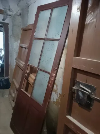 Puerta antigua madera con cristales años 40