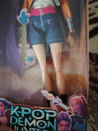 2 Muñecas K-POP diferentes.