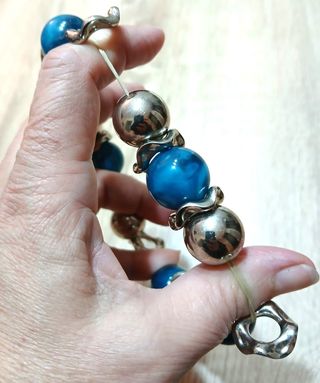 Bracciale regolabile con perle azzurre e argento