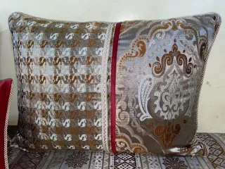 Fundas para salón doradas y rojas