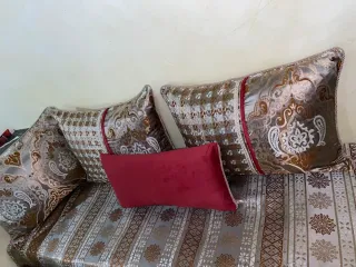 Fundas para salón doradas y rojas