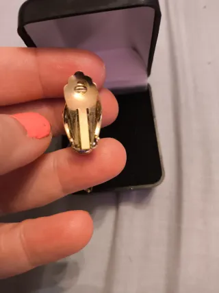 Pendientes vintage chapados con piedras