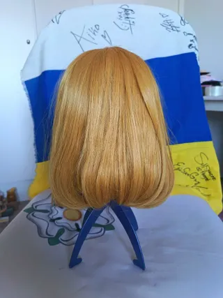 Peluca rubia con flequillo