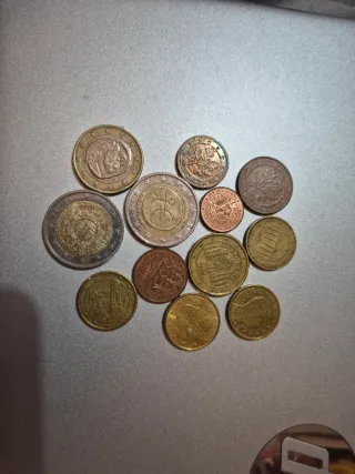 Lote monedas euro varios países +2€ conmemorativos