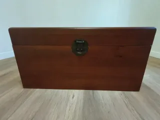 Baúl de madera con cerradura