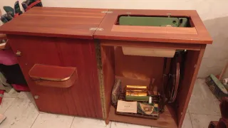 Mueble maquina de coser antigua