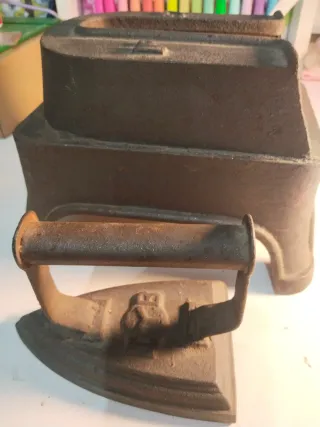 Plancha antigua de hierro fundido