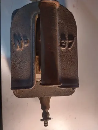 Plancha antigua de hierro fundido