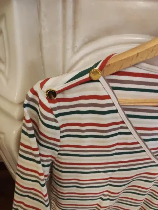 Camiseta de pico a rayas