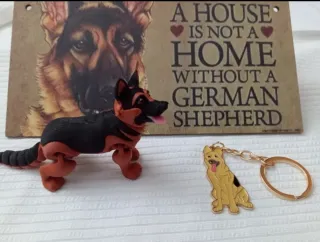 Pastor Alemán Lote: Figura, Llavero, Cartel madera
