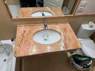 Lavabo de mármol rojo y blanco