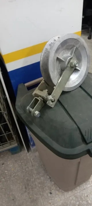 Se venden 3 poleas para tendido eléctrico