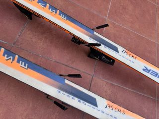 Esquís Fischer con fijaciones Salomon