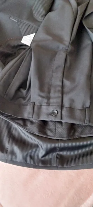 Traje de hombre gris oscuro