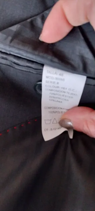 Traje de hombre gris oscuro