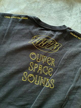 Camiseta negra con estampado