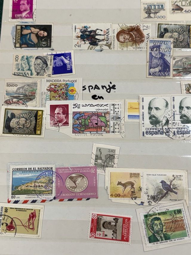 Álbum clasificador 12 páginas con sellos del mundo