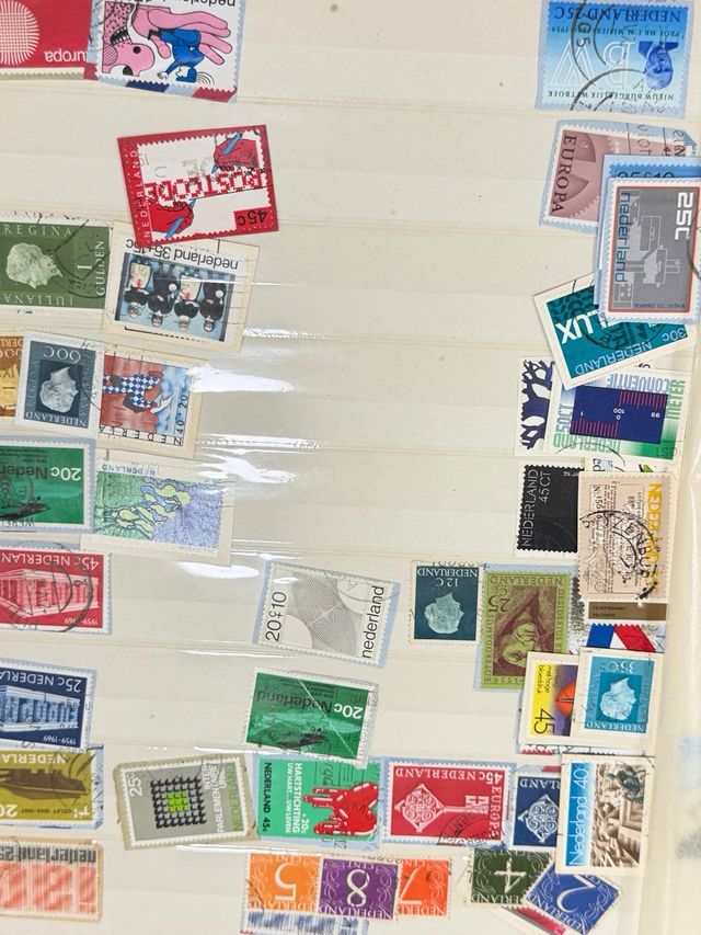 Álbum clasificador 12 páginas con sellos del mundo