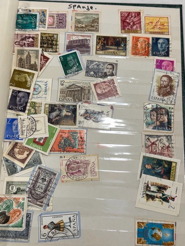 Álbum clasificador 12 páginas con sellos del mundo