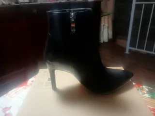 Botas negras imitación piel sin usar