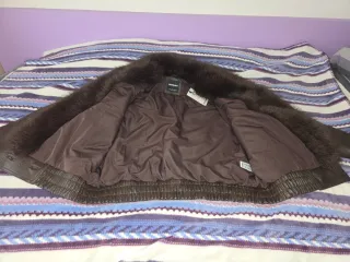 Cazadora efecto piel marrón cuello pelo