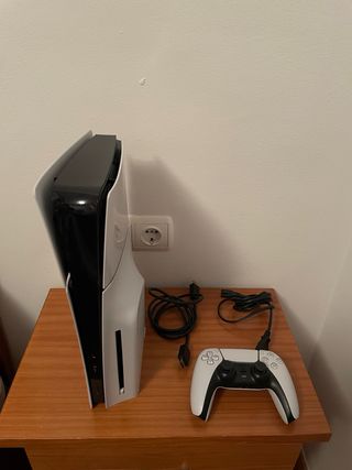 Sony PS5 Slim Negra y Blanca