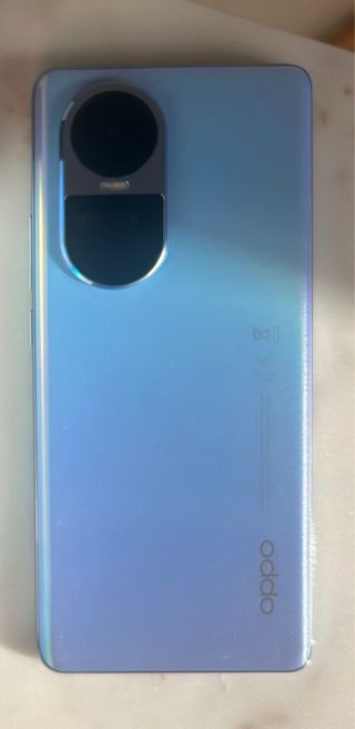 Oppo Reno10 5G con scatola e telefono