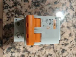 Interruptores Merlin Gerin C16... 10€ cada uno