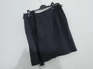 Gonna con cintura nera