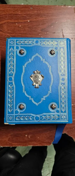 El libro del culto a la Virgen.