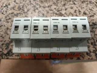 Interruptores Merlin Gerin K32N C20... 10€ cada un