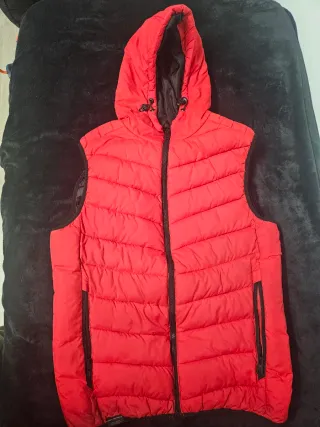 Chaleco acolchado con capucha para hombre