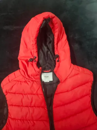 Chaleco acolchado con capucha para hombre