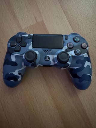 PS4 (PlayStation 4) con 3 mandos