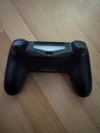 PS4 (PlayStation 4) con 3 mandos