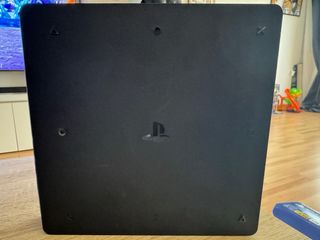 PS4 (PlayStation 4) con 3 mandos