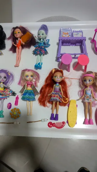 8 Muñecas Enchantimals con Accesorios