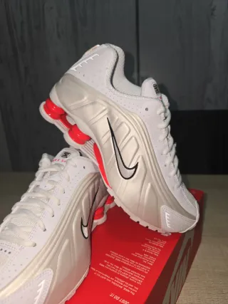 Zapatillas Nike Shox R4 Blancas y Rojas