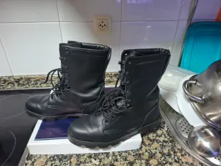 Botas militares negras