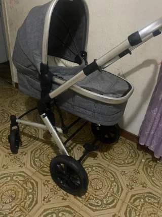 Carro de bebé gris