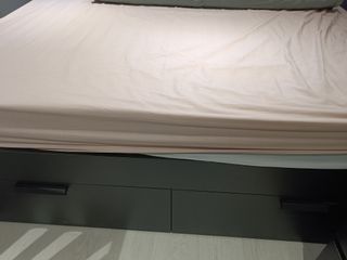 Canapé con 4 cajones y láminas