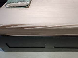 Canapé con 4 cajones y láminas