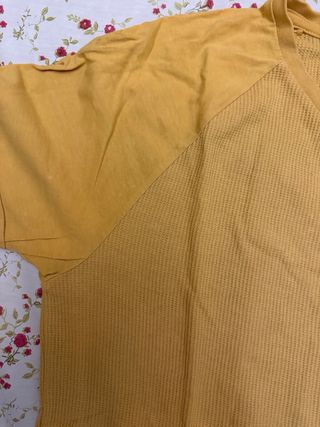 Camiseta Bershka amarilla oversize