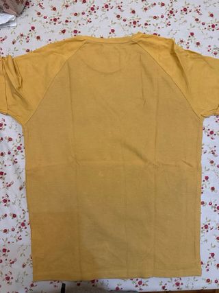 Camiseta Bershka amarilla oversize