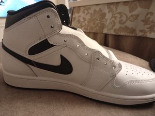 Zapatillas Jordan Blancas y Negras