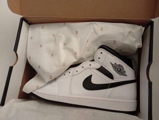 Zapatillas Jordan Blancas y Negras