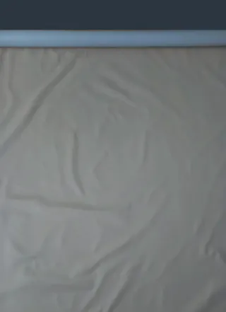 Cortina enrollable beige opaca